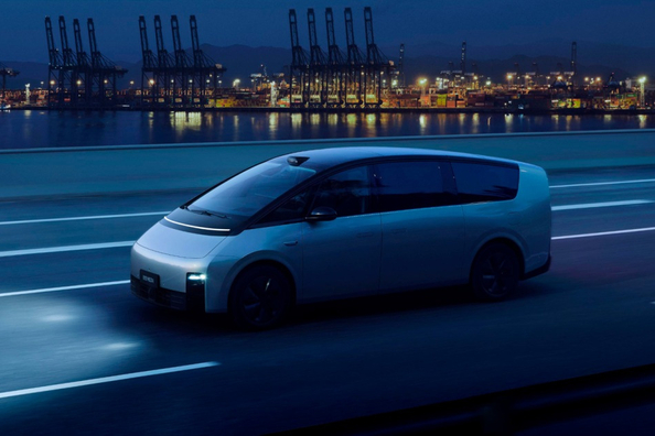 Recenze Li Mega: futuristický minivan s rychlým nabíjením