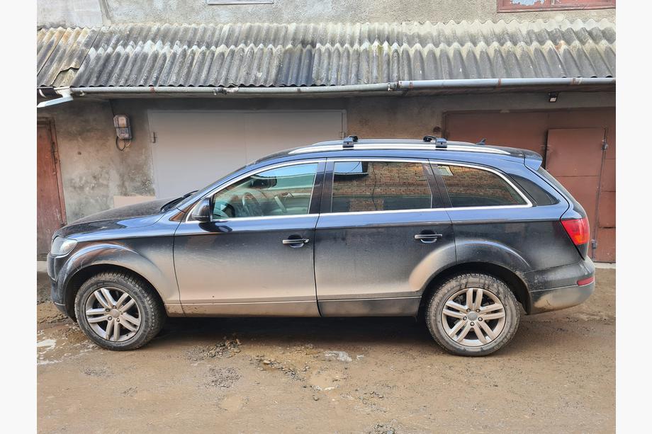 Audi Q7 2005–2015 Střešní nosič (příčníky) na integrované podélníky, uzamykatelný WingCarrier V2 (2 ks) Šedá Fotografie 2