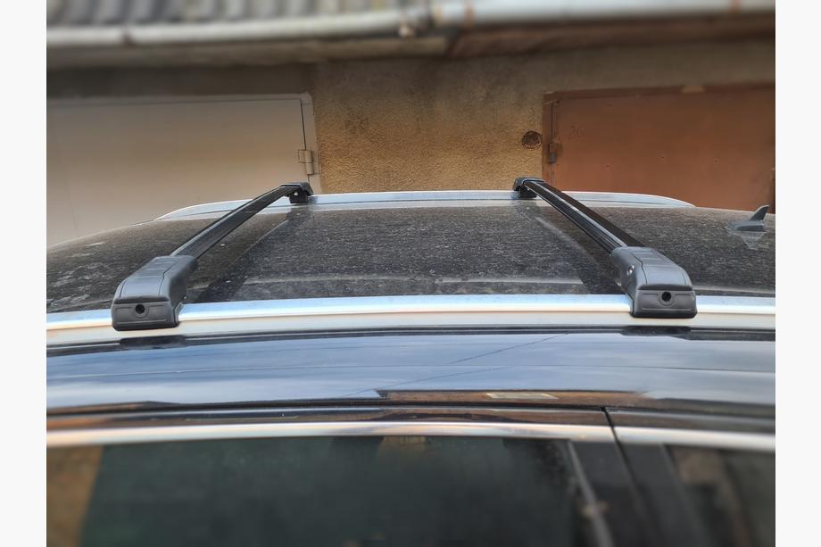 Audi Q7 2005–2015 Střešní nosič (příčníky) na integrované podélníky, uzamykatelný WingCarrier V2 (2 ks) Šedá Fotografie 17