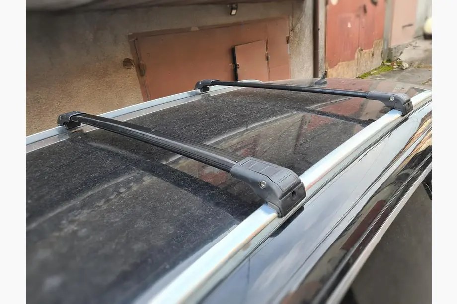 Audi Q7 2005–2015 Střešní nosič (příčníky) na integrované podélníky, uzamykatelný WingCarrier V2 (2 ks) Image