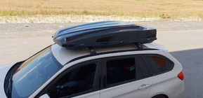 BMW řada 5 F10/F11 2010–2016 Střešní nosič (příčníky) na integrované podélníky, uzamykatelný WingCarrier V2 (2 ks) Šedá fotografie 18