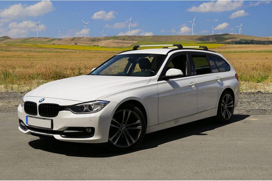 BMW řada 5 F10/F11 2010–2016 Střešní nosič (příčníky) na integrované podélníky, uzamykatelný WingCarrier V2 (2 ks) Šedá Image