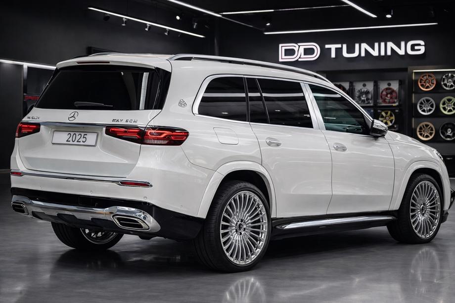 Mercedes GLS X167 2019– Zadní nárazník s difuzorem Maybach GLS600 (2025-Design) Image