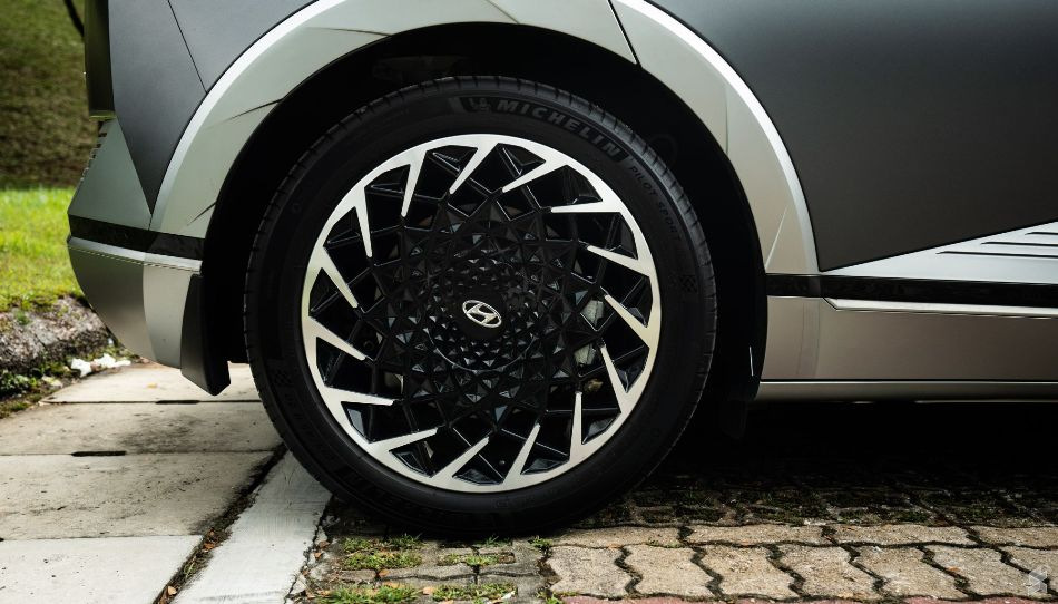 Ovlivňuje velikost kol zapal dojezdu elektromobilu?