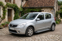 Dacia Sandero 2007–2013 Boční nášlapy Rainbow (2 ks, hliník) fotografie 1