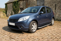 Renault Sandero 2007–2013 Boční prahy Tayga Grey (2 ks, hliník) fotografie 1