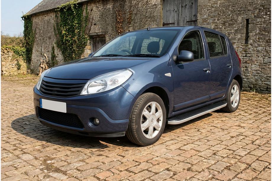 Renault Sandero 2007–2013 Boční prahy Tayga Grey (2 ks, hliník) Image