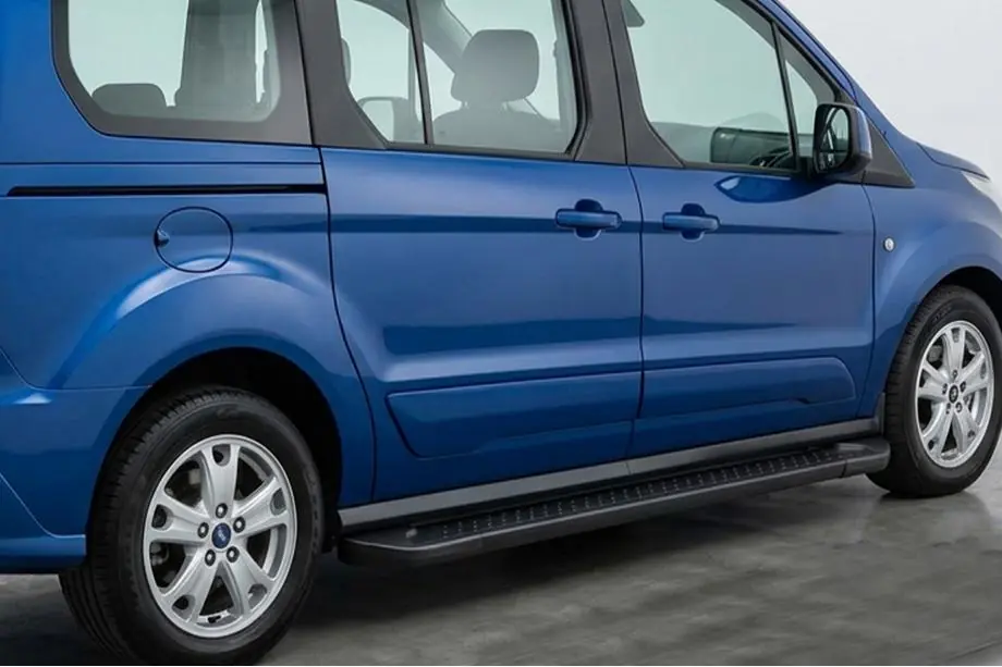 Ford Connect 2014–2021 Boční nášlapy Allmond Black (2 ks, hliník) Image