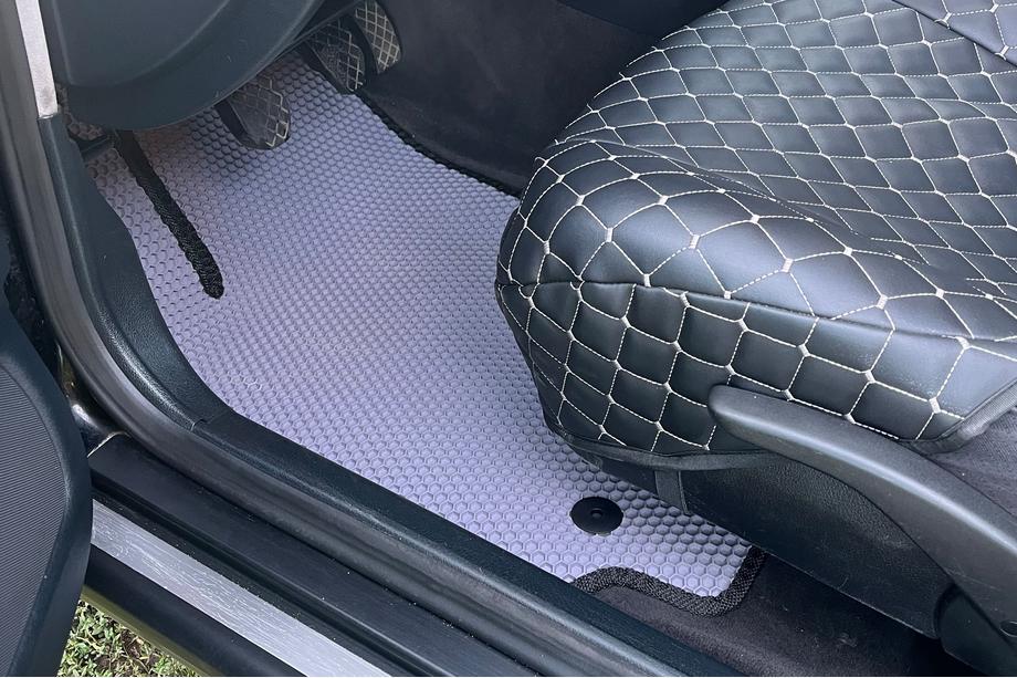 Audi A4 B5 1994–2001 Gumové autokoberce Carsuit (Avant, šedé) Image