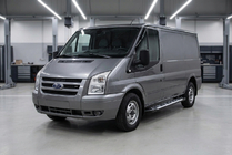 Ford Transit 2000–2014 Boční nášlapy Sunrise (2 ks, hliník) fotografie 1