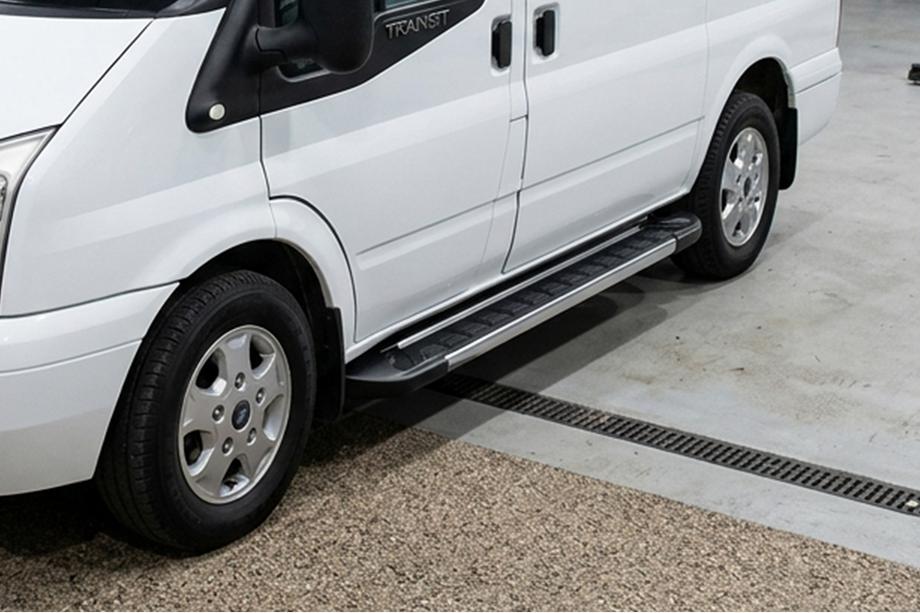 Ford Transit 2000–2014 Boční prahy RedLine V1 (2 ks, hliník) Image