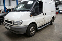 Ford Transit 2000–2014 Boční prahy Tayga Grey (2 ks, hliník) L1 (krátká) fotografie 1