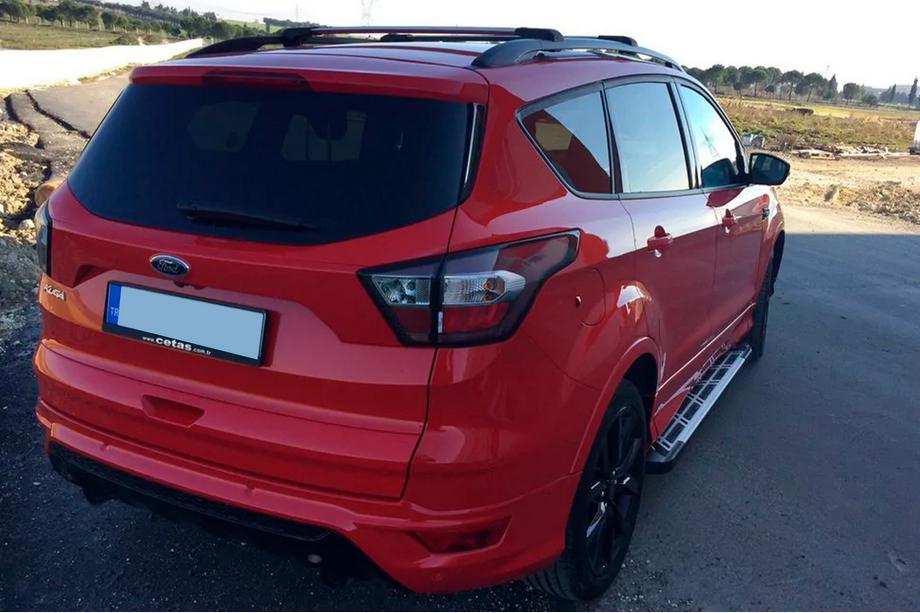 Ford Kuga/Escape 2013–2019 Boční nášlapy Sunrise (2 ks, hliník) S lakovanými lištami na dveřích Fotografie 18