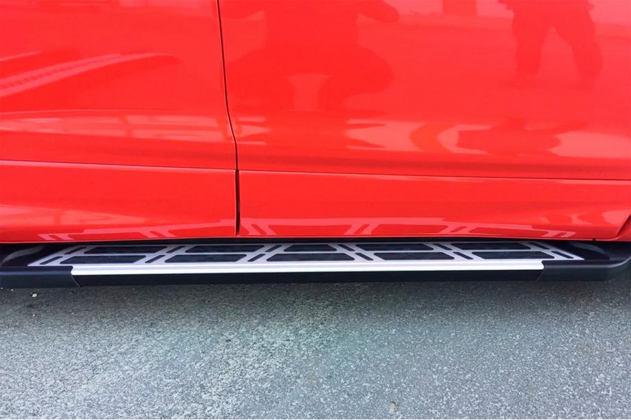 Ford Kuga/Escape 2013–2019 Boční nášlapy Sunrise (2 ks, hliník) S lakovanými lištami na dveřích Fotografie 7