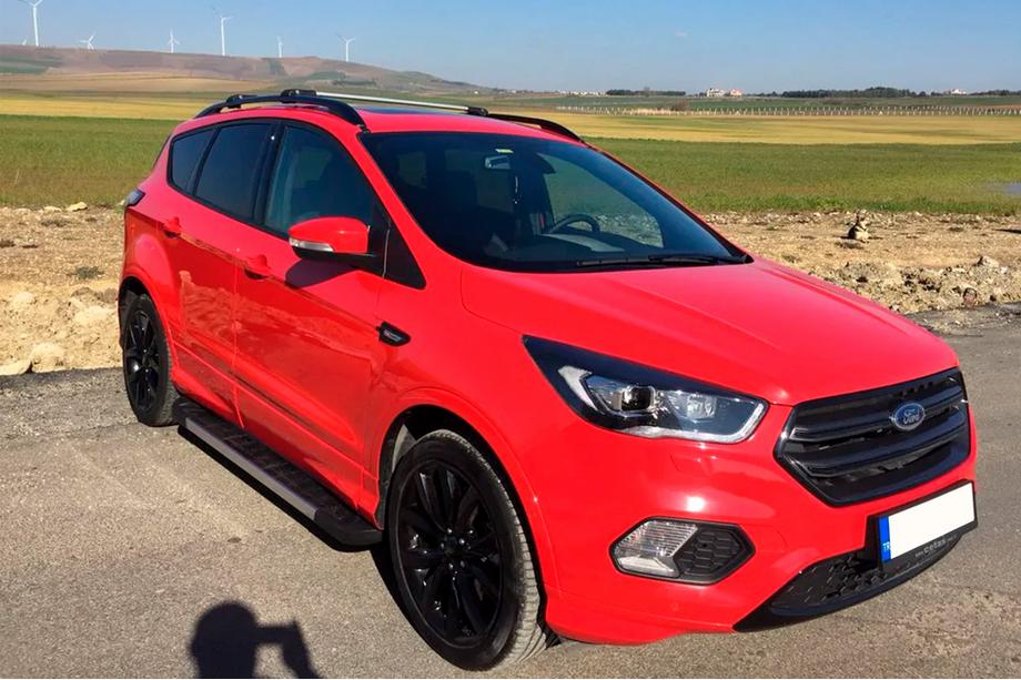 Ford Kuga/Escape 2013–2019 Boční prahy RedLine V1 (2 ks, hliník) S černými lištami na dveřích Fotografie 3