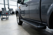 Ford Ranger 2007–2011 Boční prahy Allmond Black (2 ks, hliník) fotografie 1