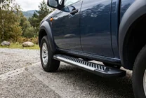 Ford Ranger 2007–2011 Boční nášlapy Line (2 ks, hliník) fotografie 1