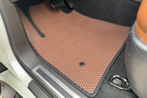 Toyota Land Cruiser 200 2007–2021 Gumové autokoberce Carsuit (2007-2012, hnědé) fotografie 1