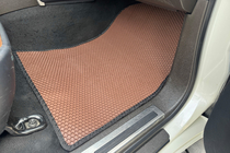 Toyota Land Cruiser 200 2007–2021 Gumové autokoberce Carsuit (2007-2012, hnědé) fotografie 2