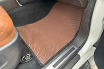 Toyota Land Cruiser 200 2007–2021 Gumové autokoberce Carsuit (2007-2012, hnědé) fotografie 6