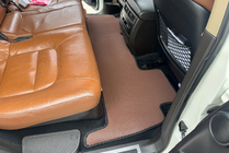 Toyota Land Cruiser 200 2007–2021 Gumové autokoberce Carsuit (2007-2012, hnědé) fotografie 4