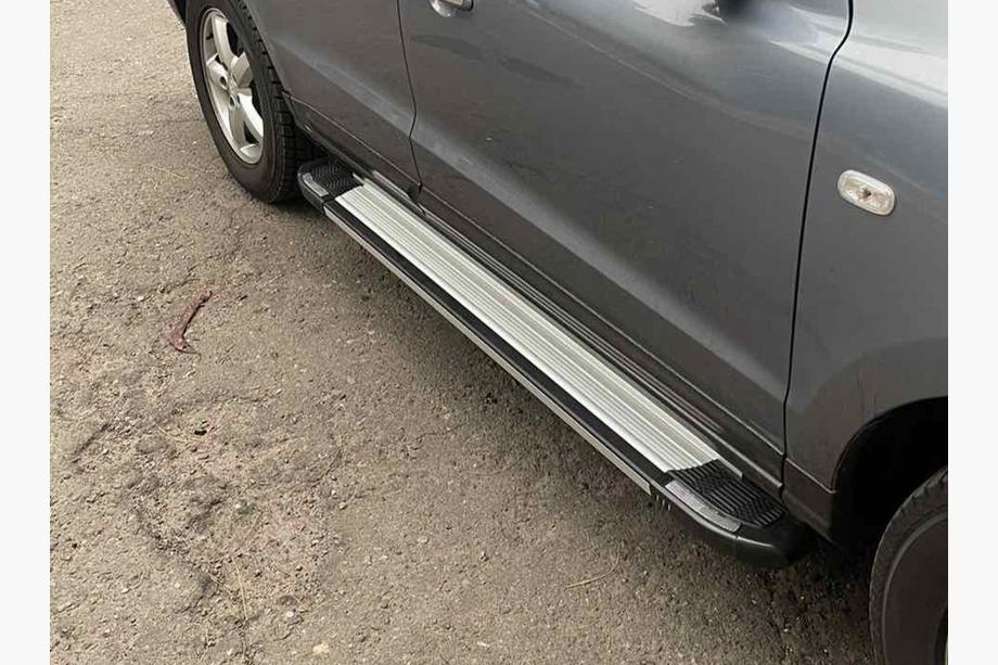 Hyundai Santa Fe 1 2000–2006 Boční nášlapy Rainbow (2 ks, hliník) Image