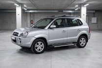 Hyundai Tucson JM 2004– Boční prahy RedLine V1 (2 ks, hliník) fotografie 1