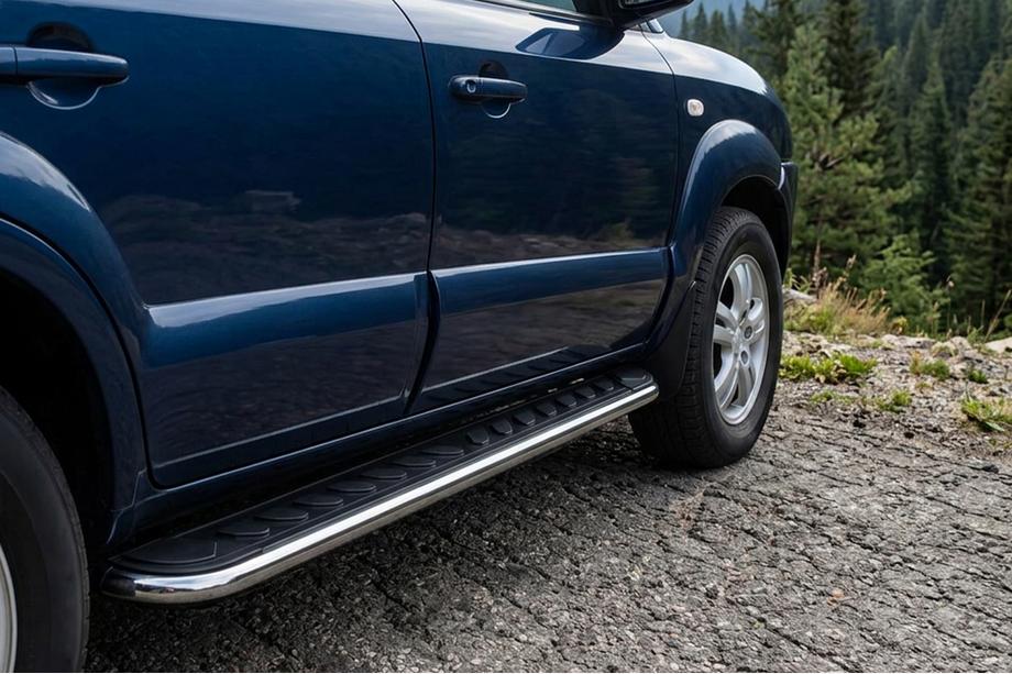 Hyundai Tucson JM 2004– Boční prahy Maydos V1 (2 ks, hliník ↗ nerez) Image