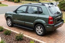 Hyundai Tucson JM 2004– Boční prahy Bosphorus Black (2 ks, hliník) fotografie 1