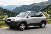 Hyundai Tucson JM 2004– Boční nášlapy Rainbow (2 ks, hliník) fotografie 1