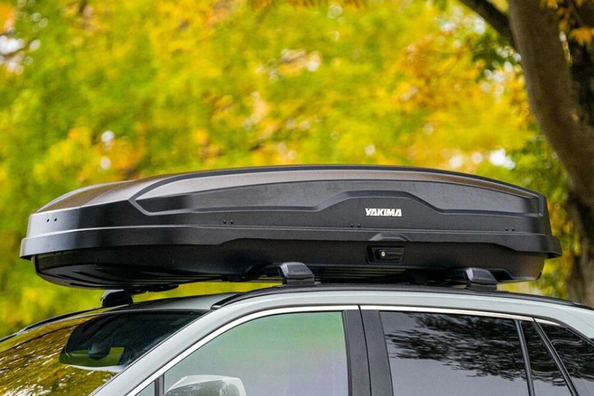 Co je lepší: střešní box nebo střešní nosič na auto?