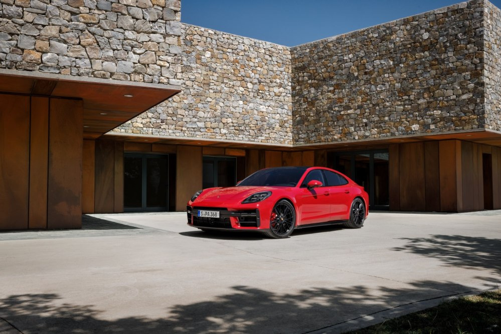 Test 500koňového Porsche Panamera GTS (G3) 2024