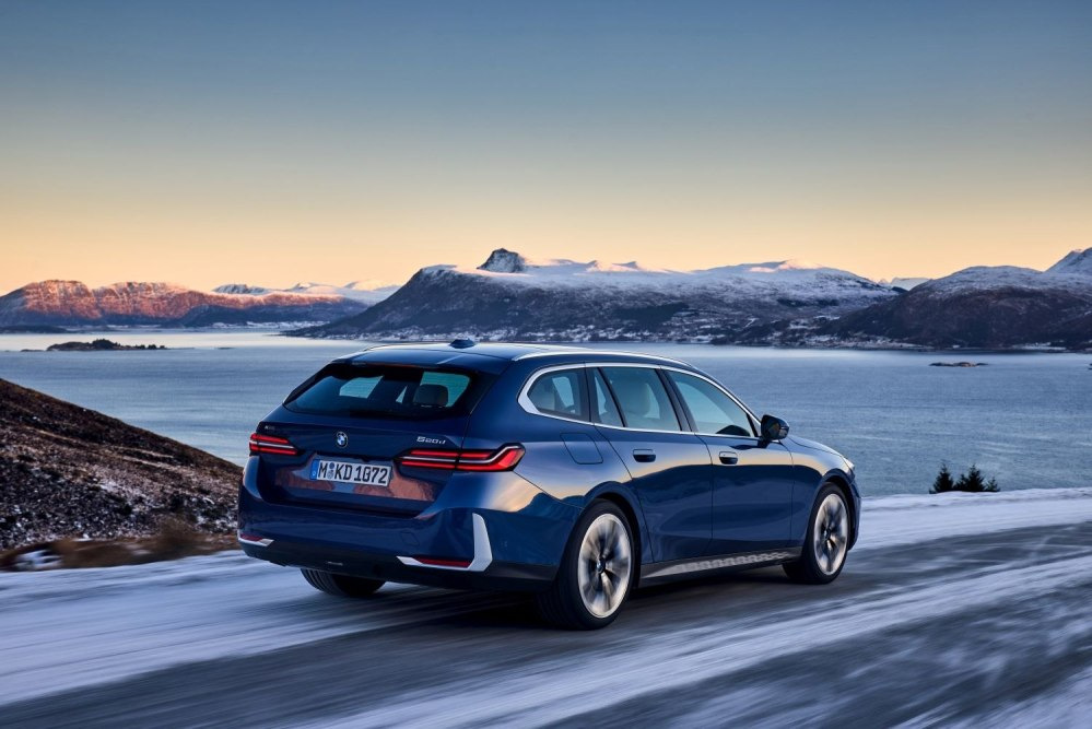 BMW 5 Series Touring (G61) 2024: Recenze kombi