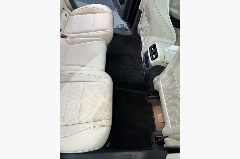 Mercedes GLS X167 2019– Textilní autokoberce Classic (černé) Fotografie 3