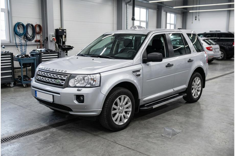 Land Rover Freelander II 2006–2014 Boční prahy RedLine V1 (2 ks, hliník) Image