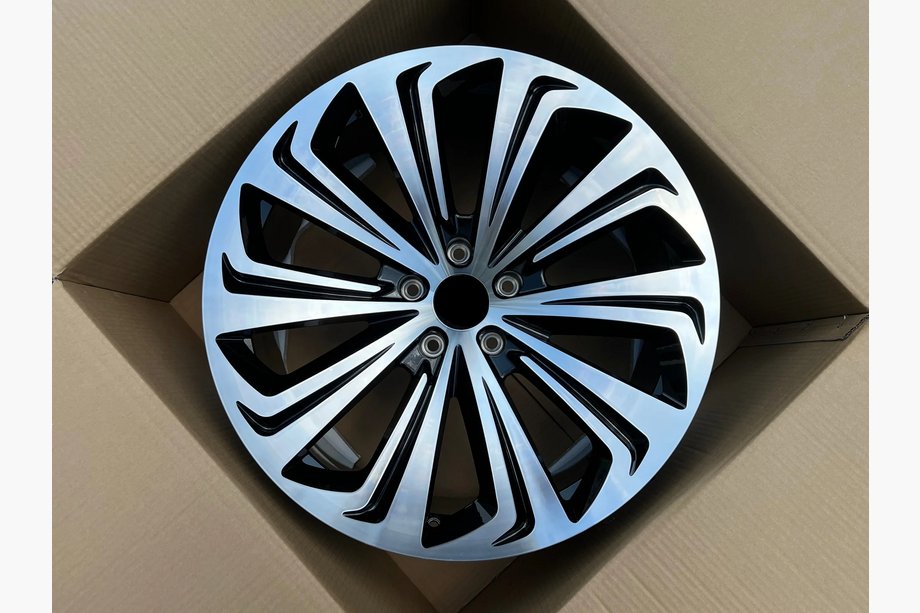 Bentley Bentayga 2015–2025 Kované disky OEM R24 (4 ks) Image