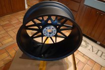 BMW iX (I20) 2022– Kované disky OEM R22 (4 ks) fotografie 10
