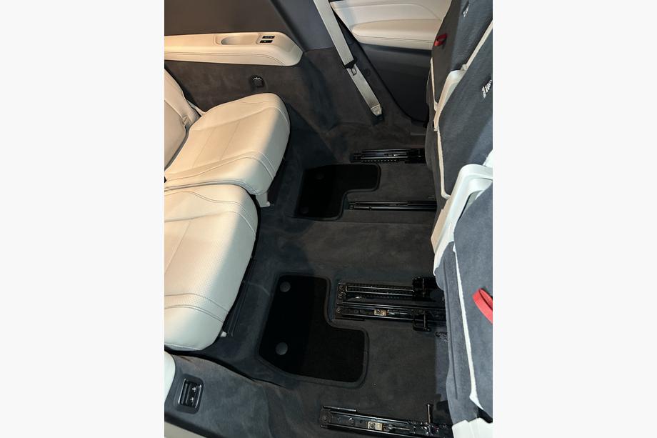 Mercedes GLS X167 2019– Textilní autokoberce Deluxe (3 řady, černé) Fotografie 3