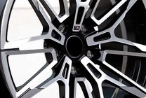 BMW řada 3 G20/G21 2018– Kované disky OEM R20/R21 (4 ks) fotografie 5