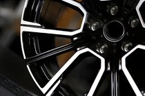 BMW řada 7 G70/G71 2022– Kované disky OEM R22 V1 (4 ks) fotografie 3