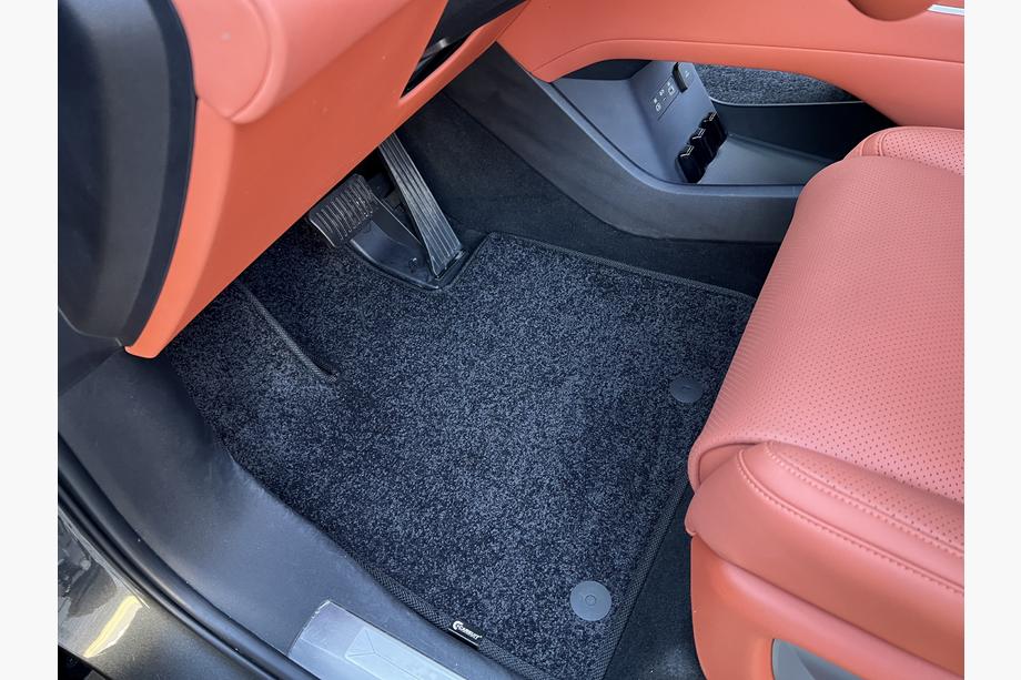 BYD Tang L 2025– Textilní autokoberce Premium (2 řady, černé) Image