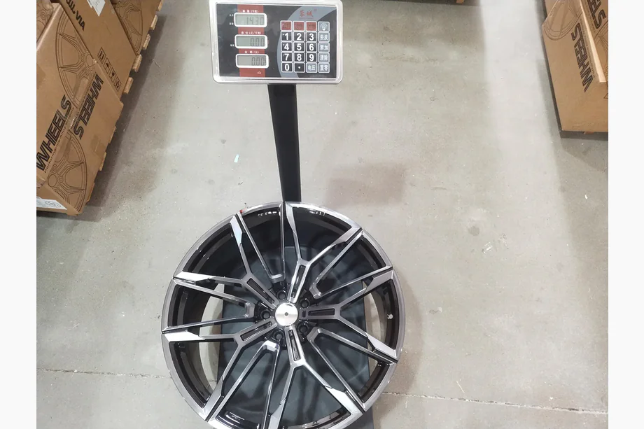 BMW X7 G07 2019– Kované disky OEM R22 V4 (4 ks) Fotografie 12