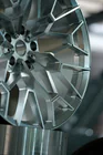 BMW řada 5/i5 G60/G60E/G61 2023– Kované disky OEM R22 V2 (4 ks) fotografie 10