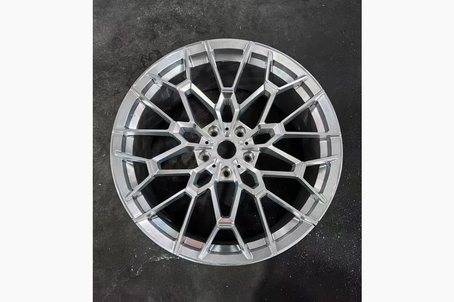 BMW řada 5/i5 G60/G60E/G61 2023– Kované disky OEM R22 V2 (4 ks) Image