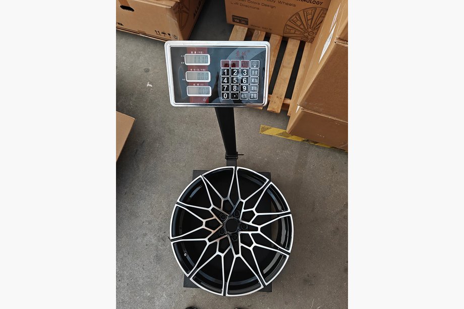 BMW řada 4 G22/23/26 2020– Kované disky OEM R19/R20 V6 (4 ks) Fotografie 11