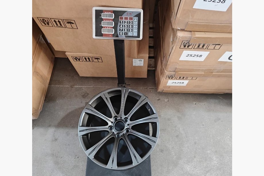 BMW řada 5 F10/F11 2010–2016 Kované disky OEM R19 (4 ks) Fotografie 13