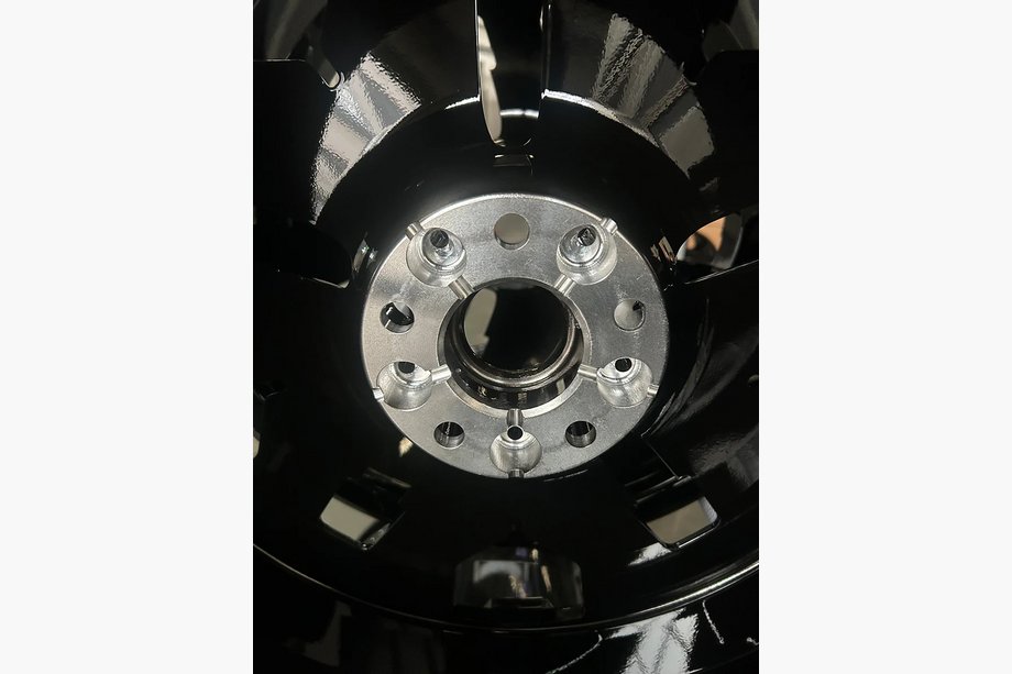 BMW řada 5/i5 G60/G60E/G61 2023– Kované disky OEM R21 V3 (4 ks) Fotografie 6