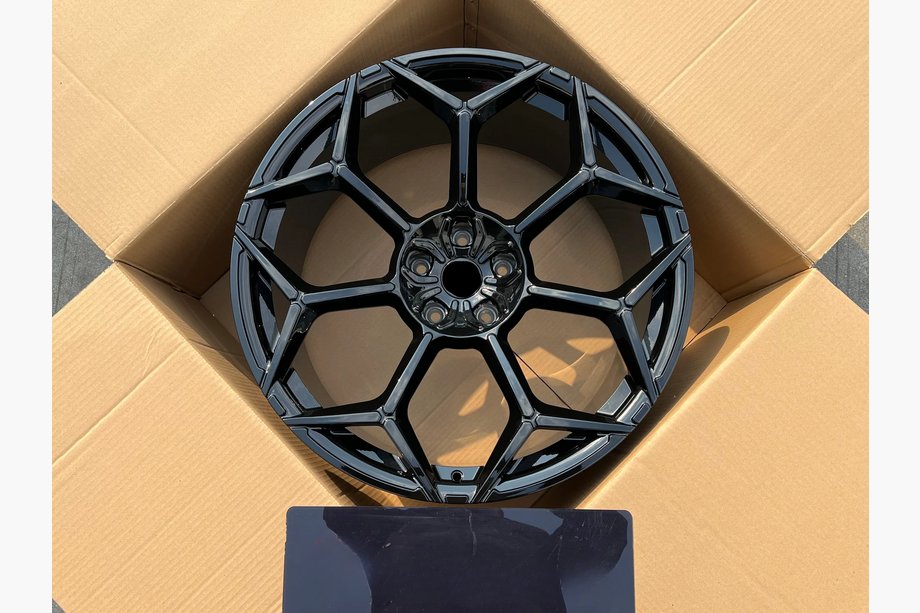 Lamborghini Urus 2018– Kované disky OEM R23 V4 (sada 4 ks) Image