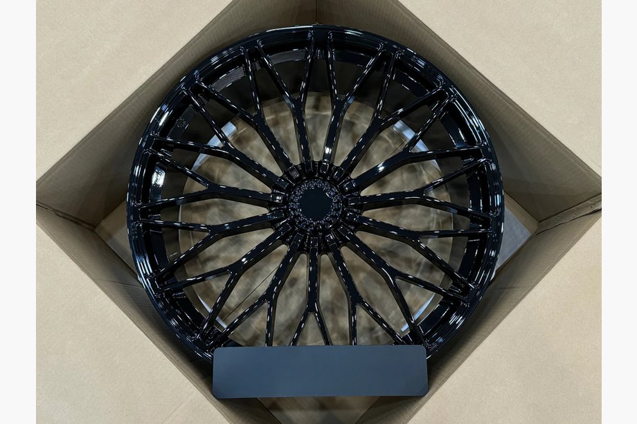 Lamborghini Urus 2018– Kované disky OEM R23 V6 (4 ks) Image