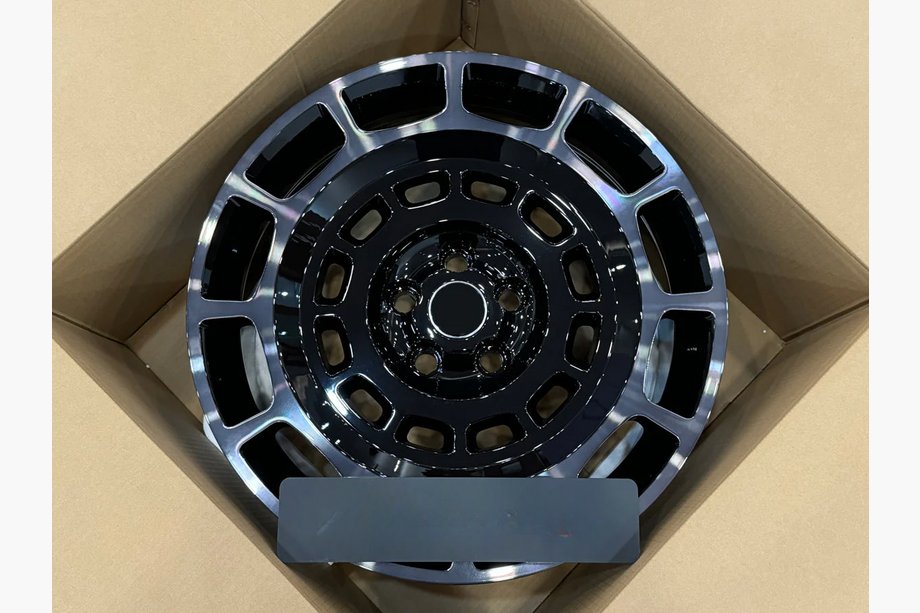 Land Rover Defender 2019– Kované disky OEM R20 V5 (4 ks) Image